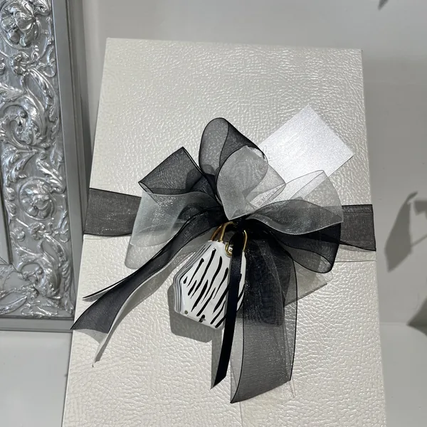 Lejose Fashion House gift wrapping